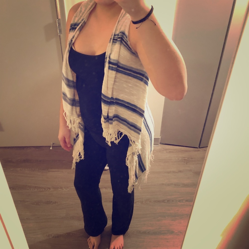 Sleeveless cardigan